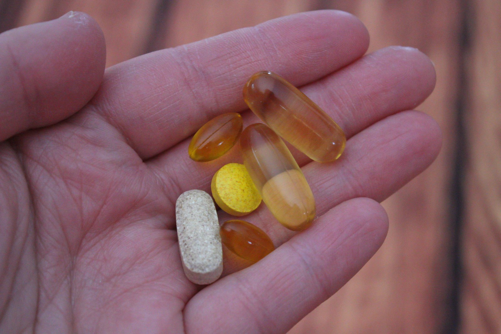 Mineralien & Vitamine für Wellensittiche: Bedarf, Quellen, Mangelsymptome